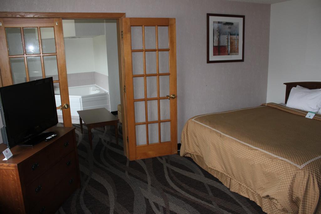 Boarders Inn And Suites By Cobblestone Hotels - Ripon Εξωτερικό φωτογραφία
