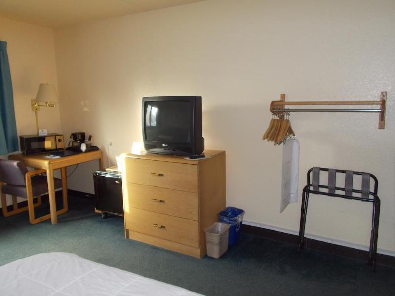 Boarders Inn And Suites By Cobblestone Hotels - Ripon Εξωτερικό φωτογραφία