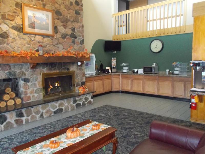 Boarders Inn And Suites By Cobblestone Hotels - Ripon Εξωτερικό φωτογραφία