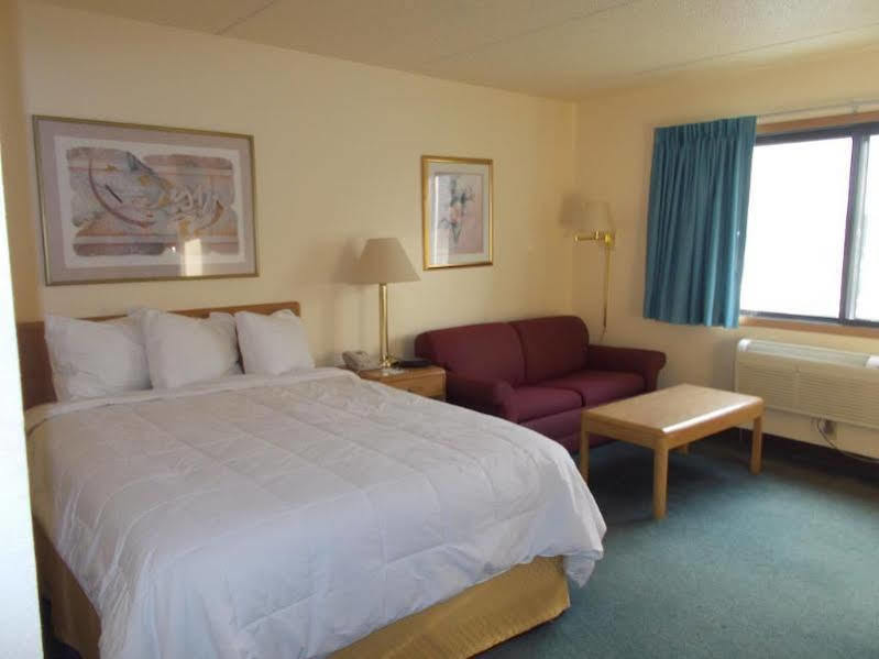 Boarders Inn And Suites By Cobblestone Hotels - Ripon Εξωτερικό φωτογραφία