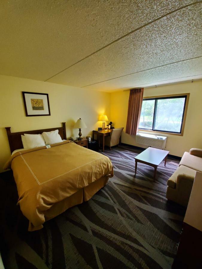 Boarders Inn And Suites By Cobblestone Hotels - Ripon Εξωτερικό φωτογραφία