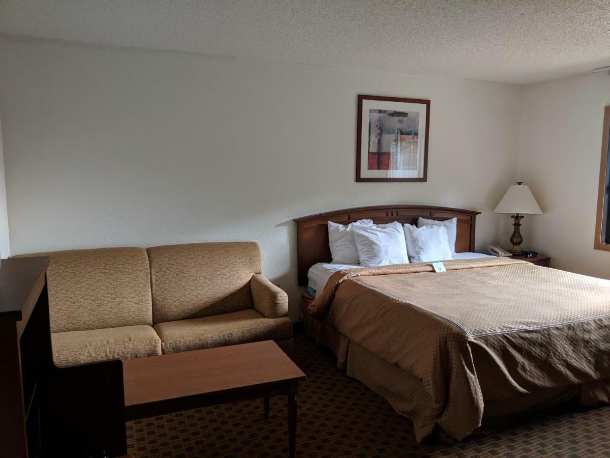 Boarders Inn And Suites By Cobblestone Hotels - Ripon Εξωτερικό φωτογραφία