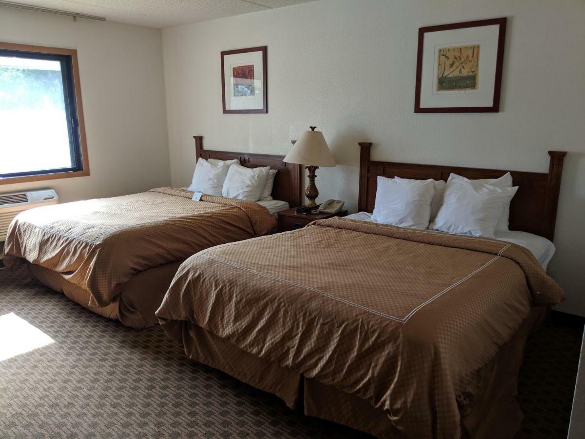 Boarders Inn And Suites By Cobblestone Hotels - Ripon Εξωτερικό φωτογραφία